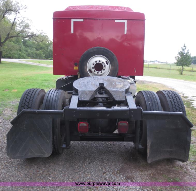 image for item F6660 1998 International 9200 semi truck