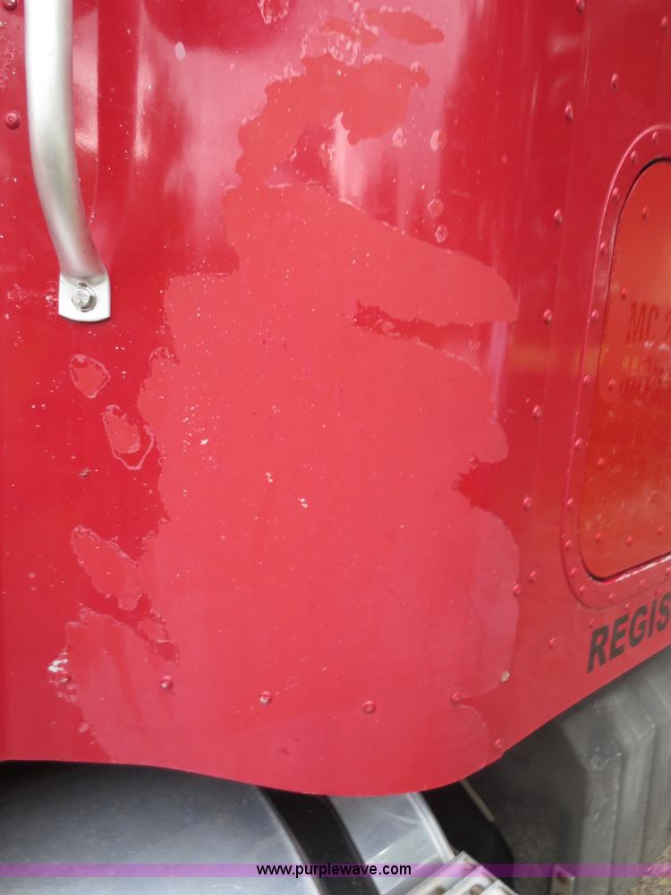 image for item F6660 1998 International 9200 semi truck