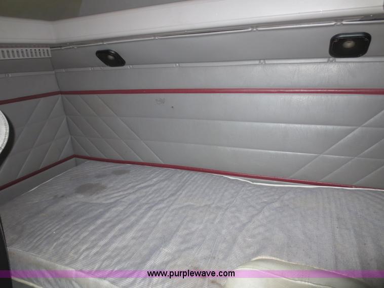 image for item F6660 1998 International 9200 semi truck