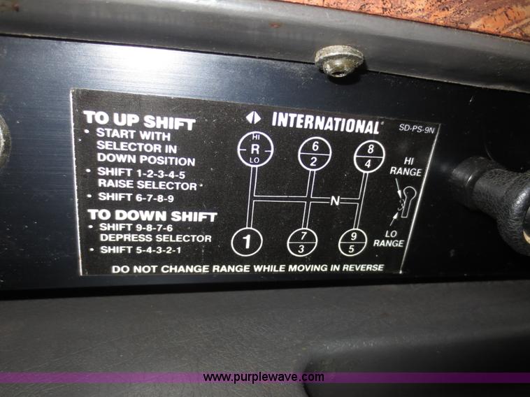 image for item F6660 1998 International 9200 semi truck