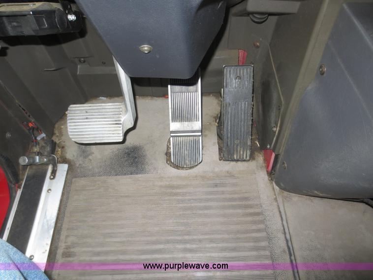 image for item F6660 1998 International 9200 semi truck