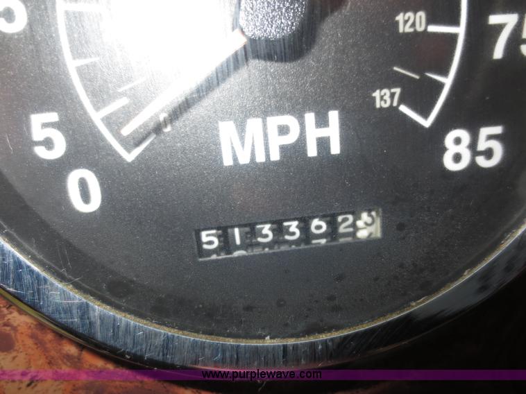 image for item F6660 1998 International 9200 semi truck