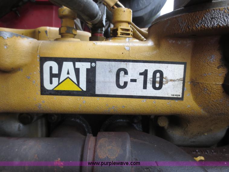 image for item F6660 1998 International 9200 semi truck