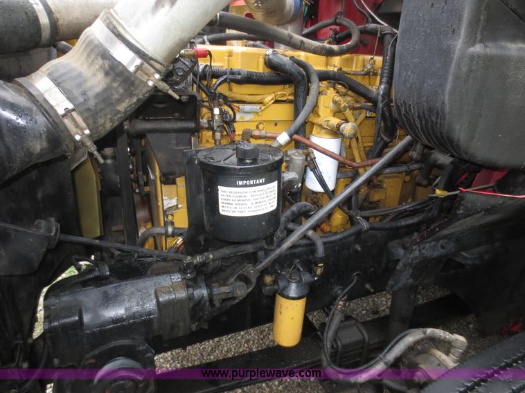 image for item F6660 1998 International 9200 semi truck