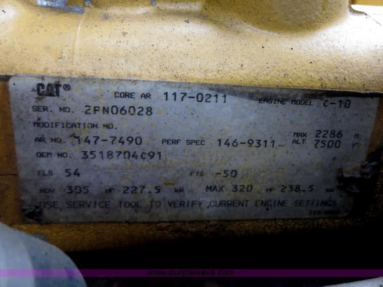 image for item F6660 1998 International 9200 semi truck