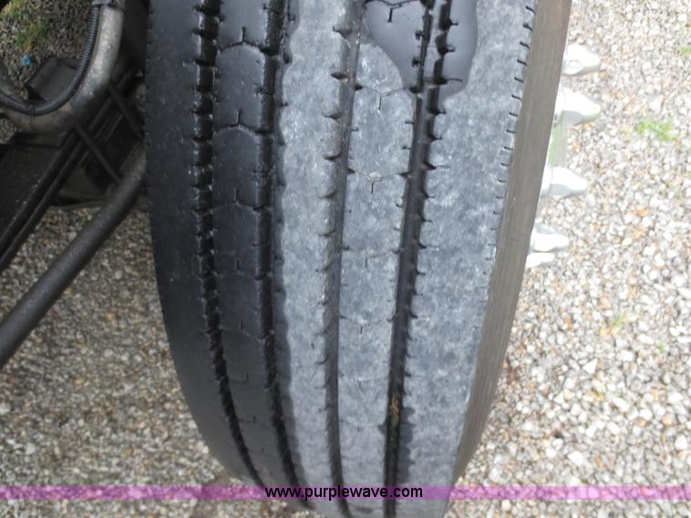 image for item F6660 1998 International 9200 semi truck