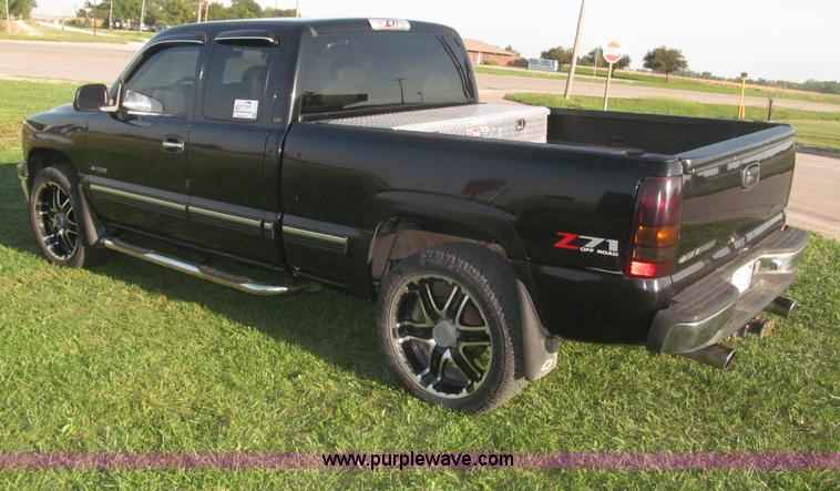 image for item F7137 2000 Chevrolet Silverado 1500 LT Z71 Ext. Cab pickup truck