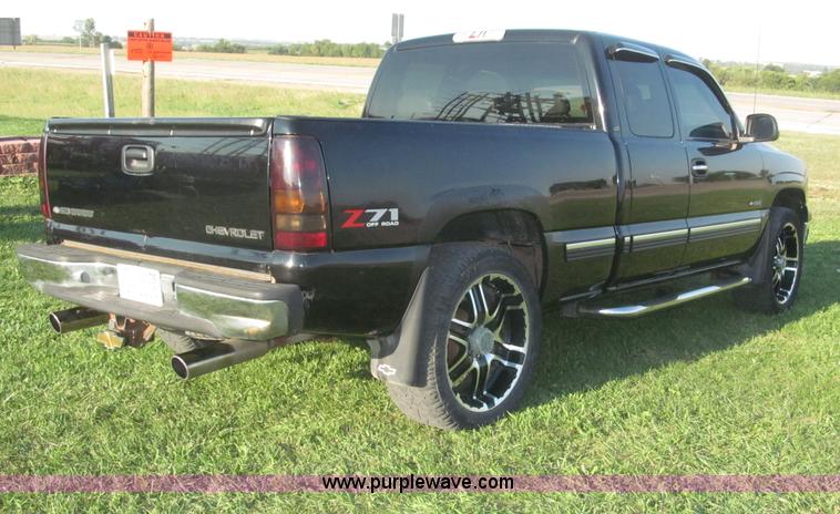image for item F7137 2000 Chevrolet Silverado 1500 LT Z71 Ext. Cab pickup truck