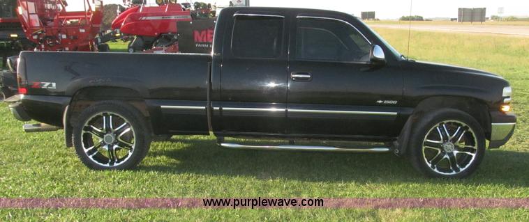 image for item F7137 2000 Chevrolet Silverado 1500 LT Z71 Ext. Cab pickup truck