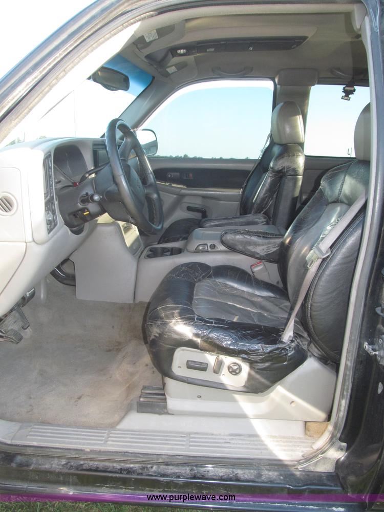 image for item F7137 2000 Chevrolet Silverado 1500 LT Z71 Ext. Cab pickup truck