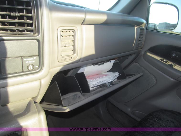 image for item F7137 2000 Chevrolet Silverado 1500 LT Z71 Ext. Cab pickup truck