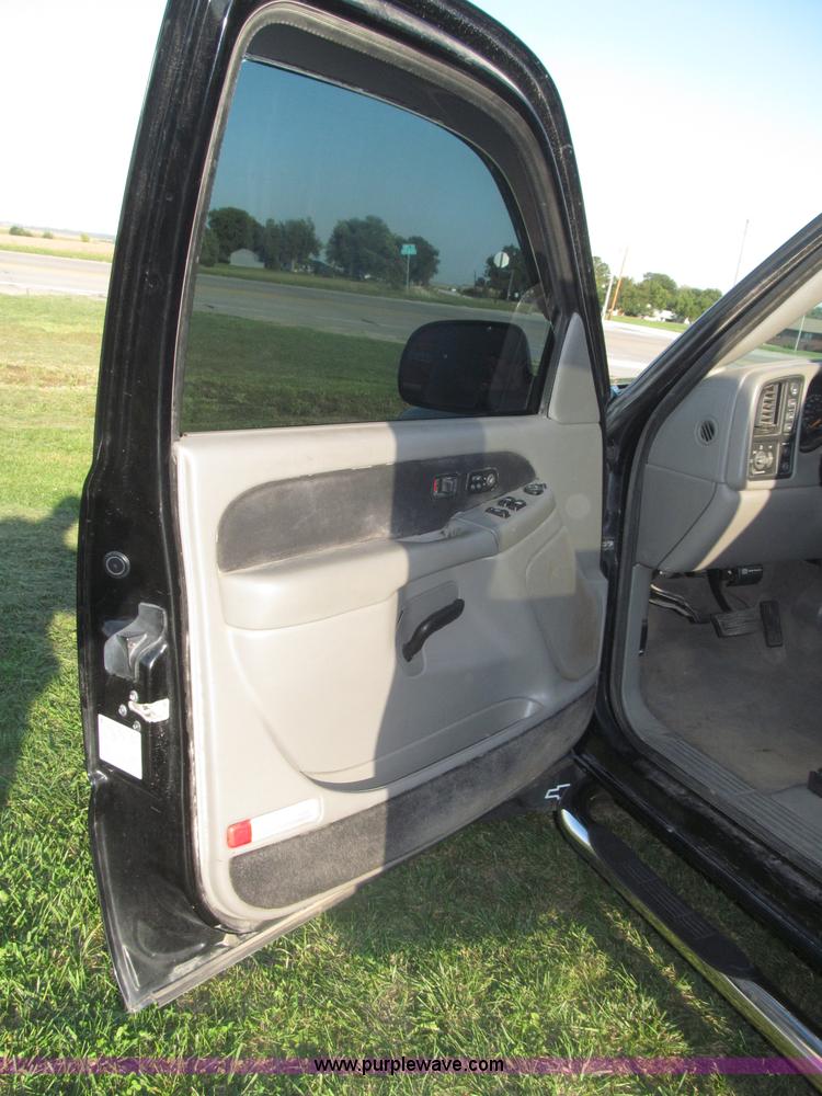 image for item F7137 2000 Chevrolet Silverado 1500 LT Z71 Ext. Cab pickup truck