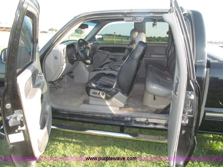 image for item F7137 2000 Chevrolet Silverado 1500 LT Z71 Ext. Cab pickup truck