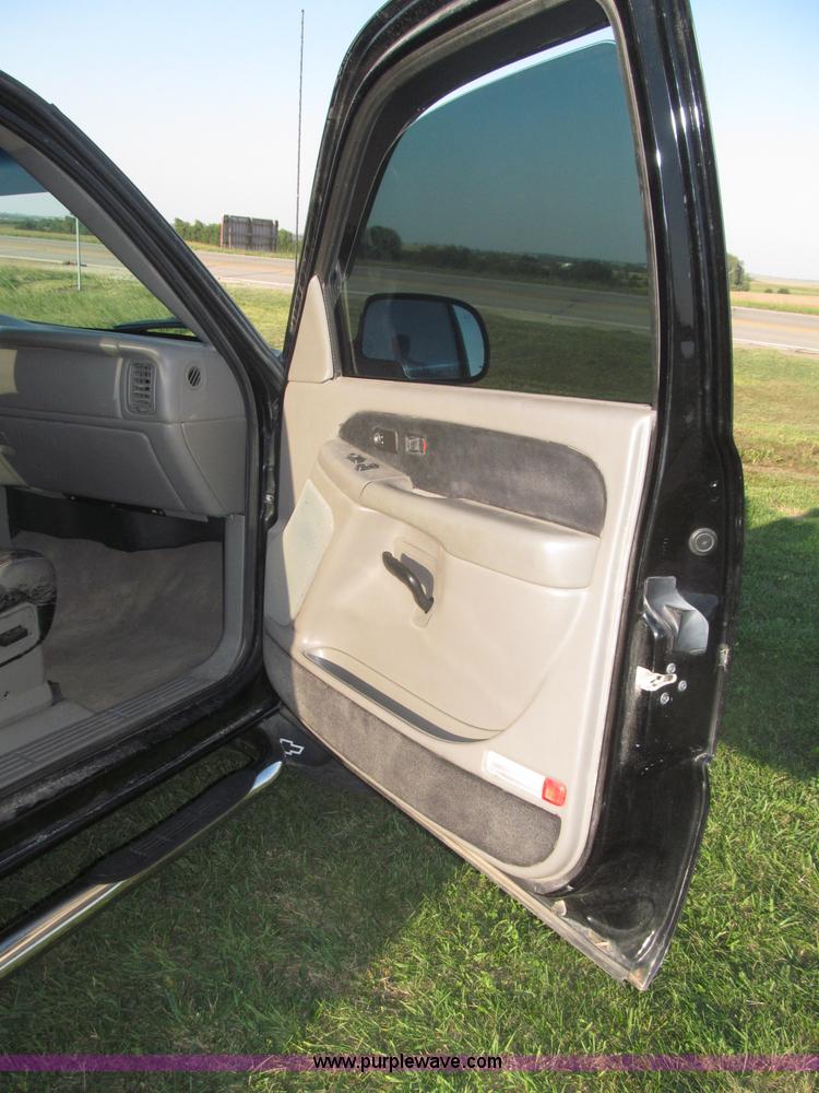 image for item F7137 2000 Chevrolet Silverado 1500 LT Z71 Ext. Cab pickup truck