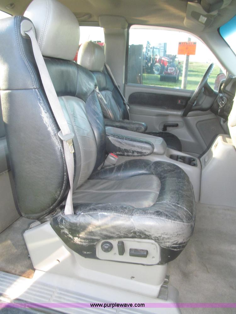 image for item F7137 2000 Chevrolet Silverado 1500 LT Z71 Ext. Cab pickup truck