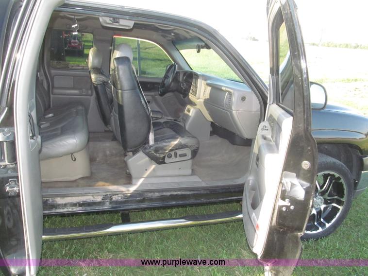 image for item F7137 2000 Chevrolet Silverado 1500 LT Z71 Ext. Cab pickup truck