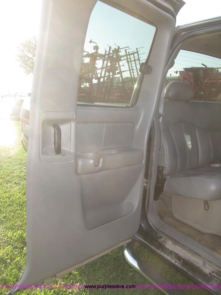 image for item F7137 2000 Chevrolet Silverado 1500 LT Z71 Ext. Cab pickup truck