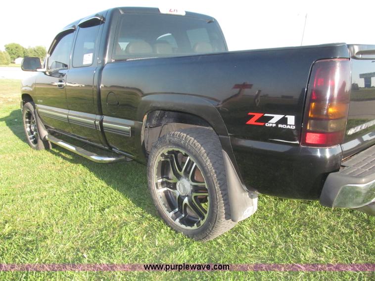 image for item F7137 2000 Chevrolet Silverado 1500 LT Z71 Ext. Cab pickup truck
