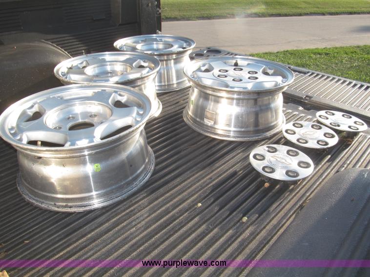 image for item F7137 2000 Chevrolet Silverado 1500 LT Z71 Ext. Cab pickup truck