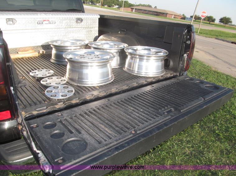 image for item F7137 2000 Chevrolet Silverado 1500 LT Z71 Ext. Cab pickup truck