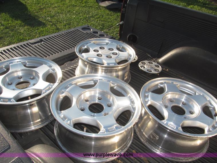 image for item F7137 2000 Chevrolet Silverado 1500 LT Z71 Ext. Cab pickup truck