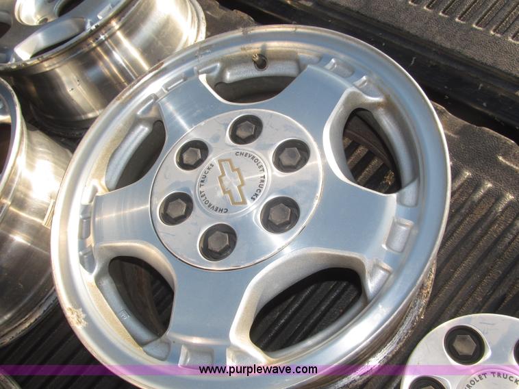 image for item F7137 2000 Chevrolet Silverado 1500 LT Z71 Ext. Cab pickup truck