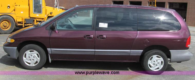 image for item G2125 1999 Dodge Grand Caravan SE van