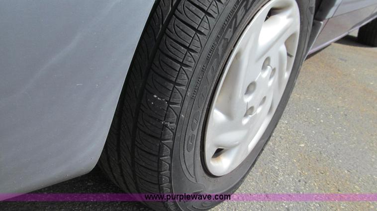 image for item G2125 1999 Dodge Grand Caravan SE van