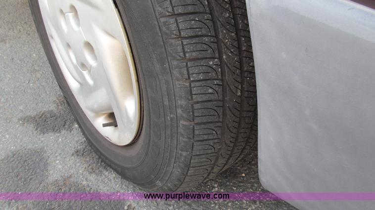 image for item G2125 1999 Dodge Grand Caravan SE van