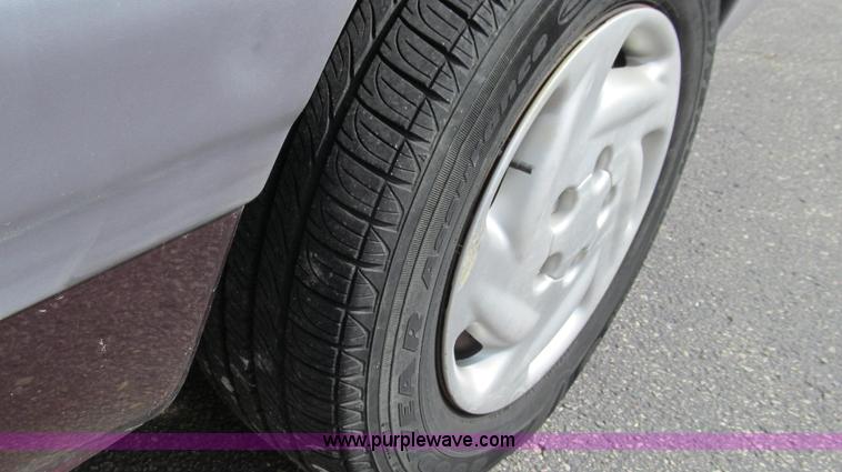 image for item G2125 1999 Dodge Grand Caravan SE van