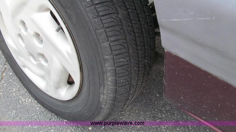 image for item G2125 1999 Dodge Grand Caravan SE van