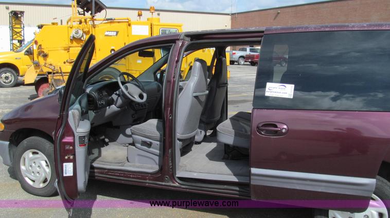 image for item G2125 1999 Dodge Grand Caravan SE van