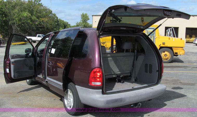 image for item G2125 1999 Dodge Grand Caravan SE van