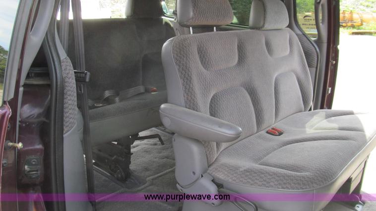 image for item G2125 1999 Dodge Grand Caravan SE van