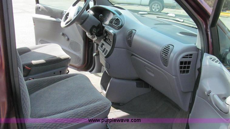 image for item G2125 1999 Dodge Grand Caravan SE van