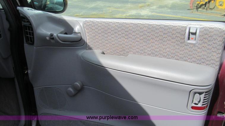 image for item G2125 1999 Dodge Grand Caravan SE van