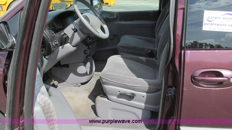 image for item G2125 1999 Dodge Grand Caravan SE van