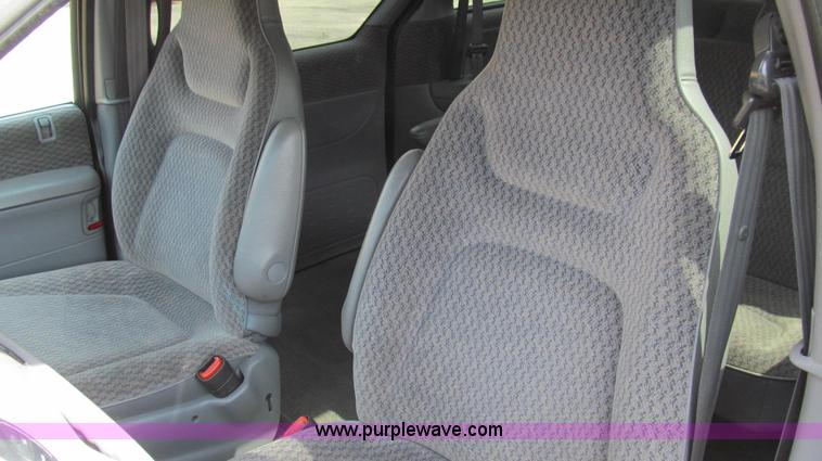 image for item G2125 1999 Dodge Grand Caravan SE van