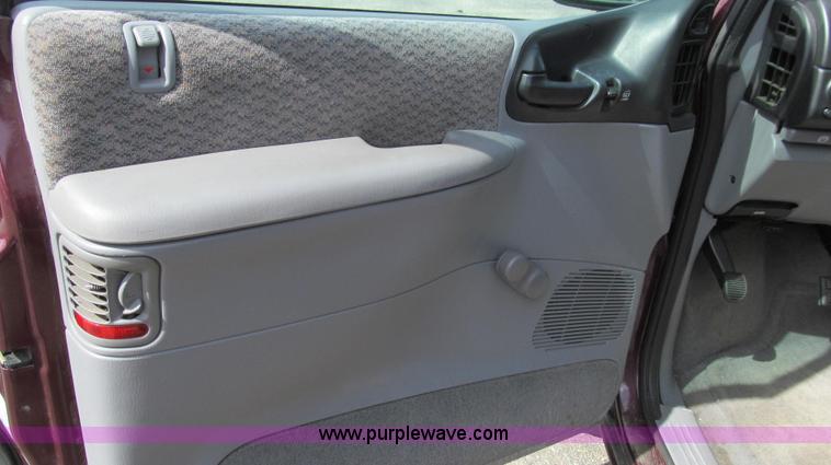 image for item G2125 1999 Dodge Grand Caravan SE van