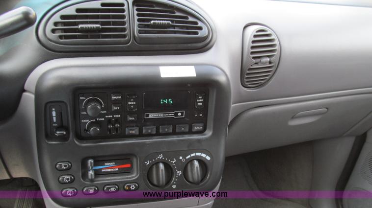 image for item G2125 1999 Dodge Grand Caravan SE van