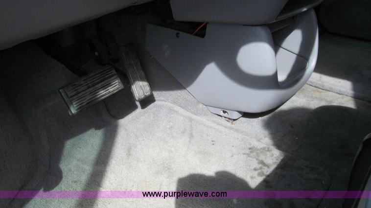 image for item G2125 1999 Dodge Grand Caravan SE van