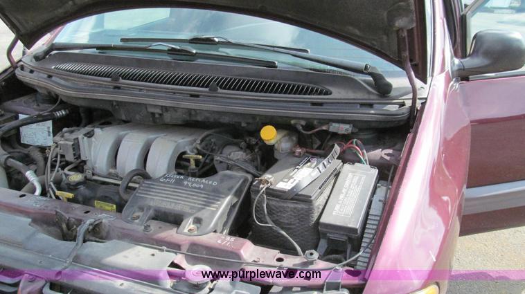 image for item G2125 1999 Dodge Grand Caravan SE van