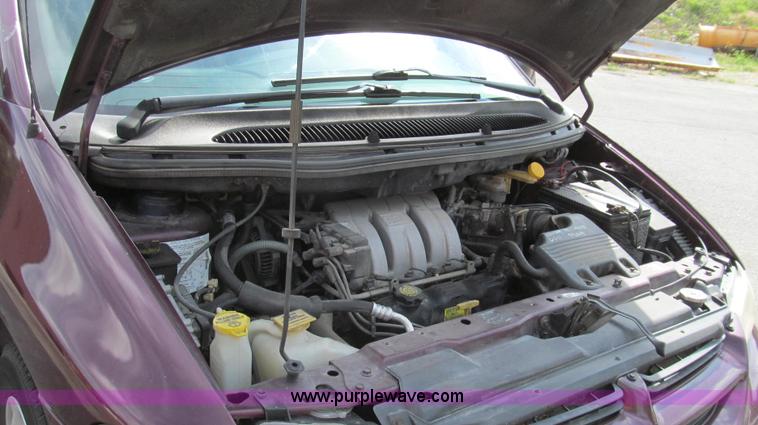 image for item G2125 1999 Dodge Grand Caravan SE van