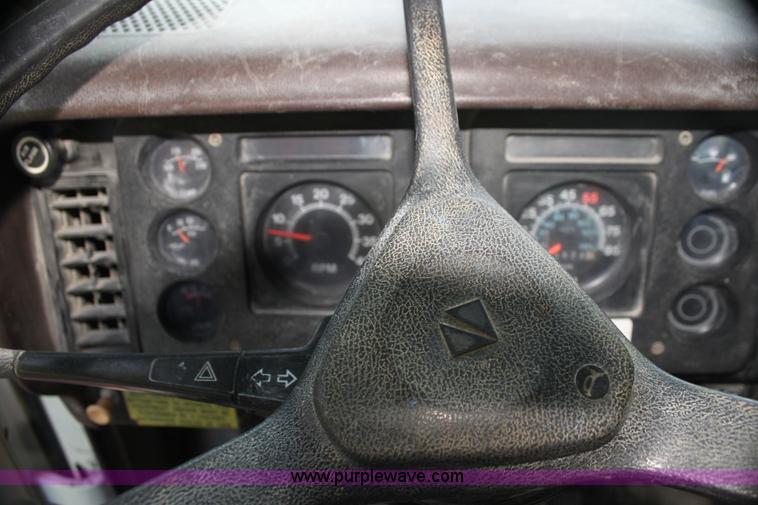 image for item G4231 1988 International S1654 flatbed truck