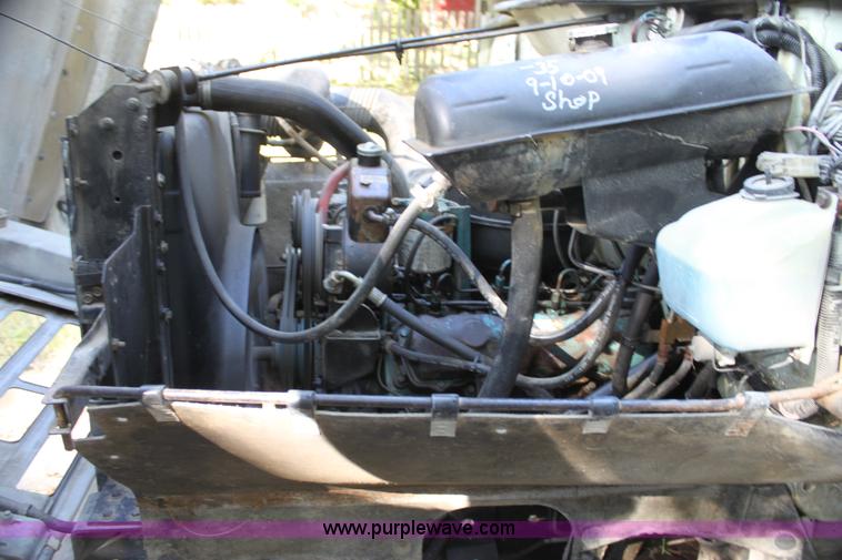 image for item G4231 1988 International S1654 flatbed truck