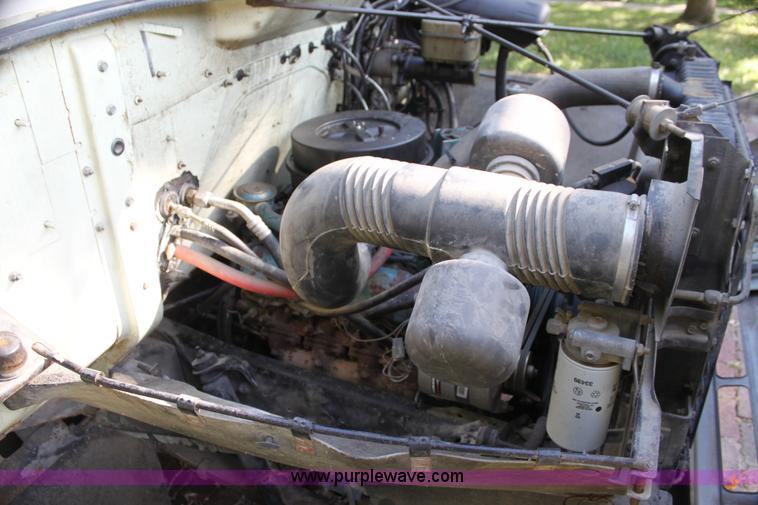 image for item G4231 1988 International S1654 flatbed truck