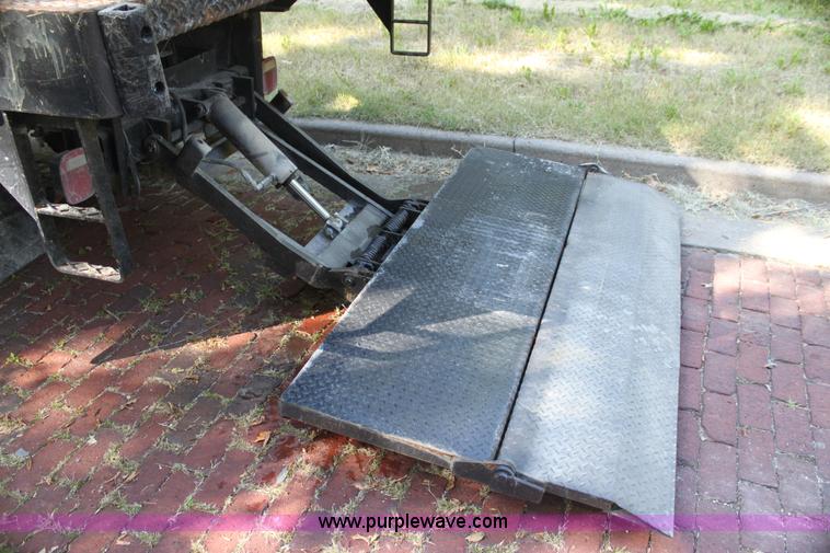 image for item G4231 1988 International S1654 flatbed truck