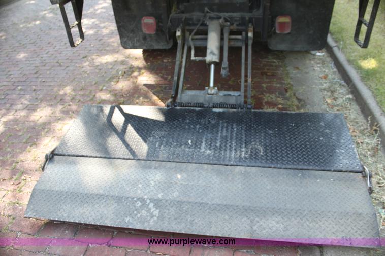 image for item G4231 1988 International S1654 flatbed truck