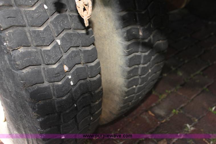 image for item G4231 1988 International S1654 flatbed truck