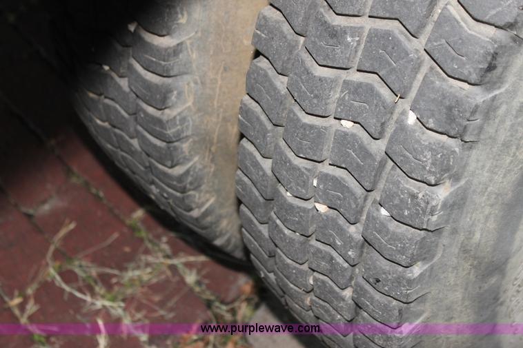 image for item G4231 1988 International S1654 flatbed truck